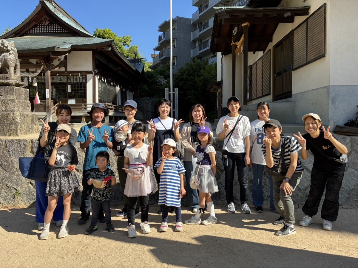 子ども会の新宮神社清掃活動に集まった親子